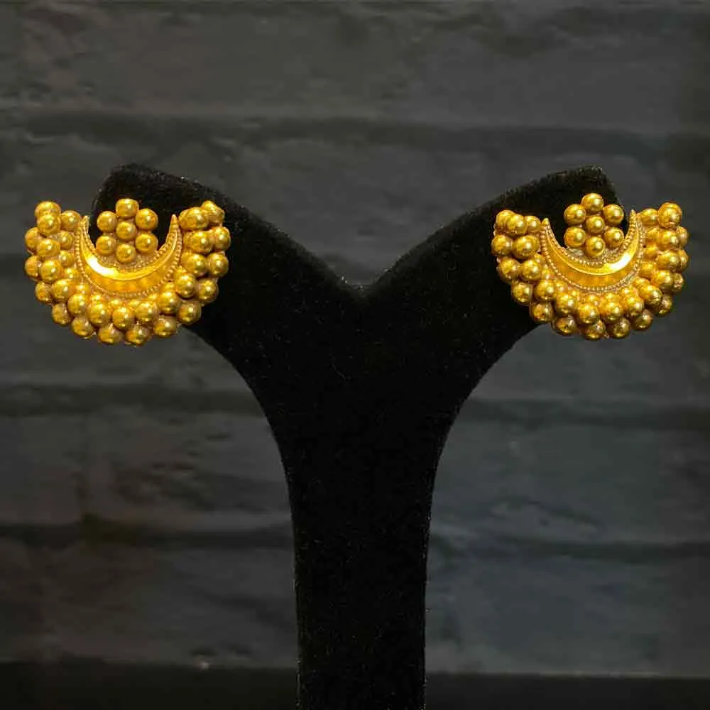 Gold Rava Studs