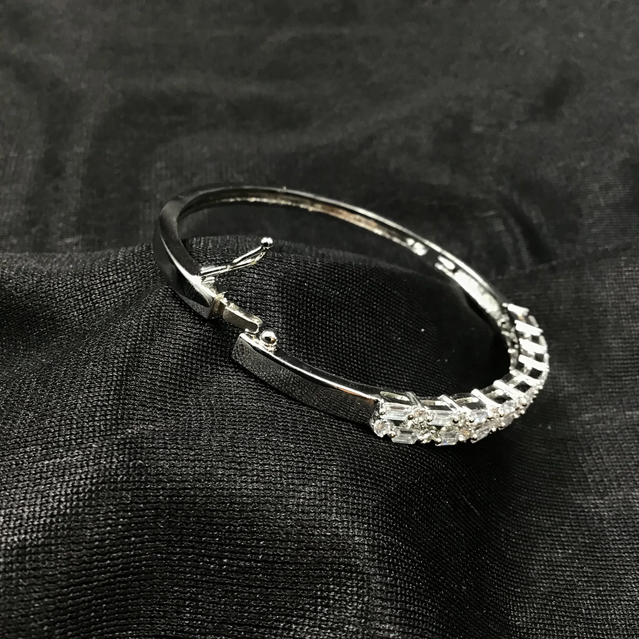 Openable Zircon/AD Bracelet 3230-11