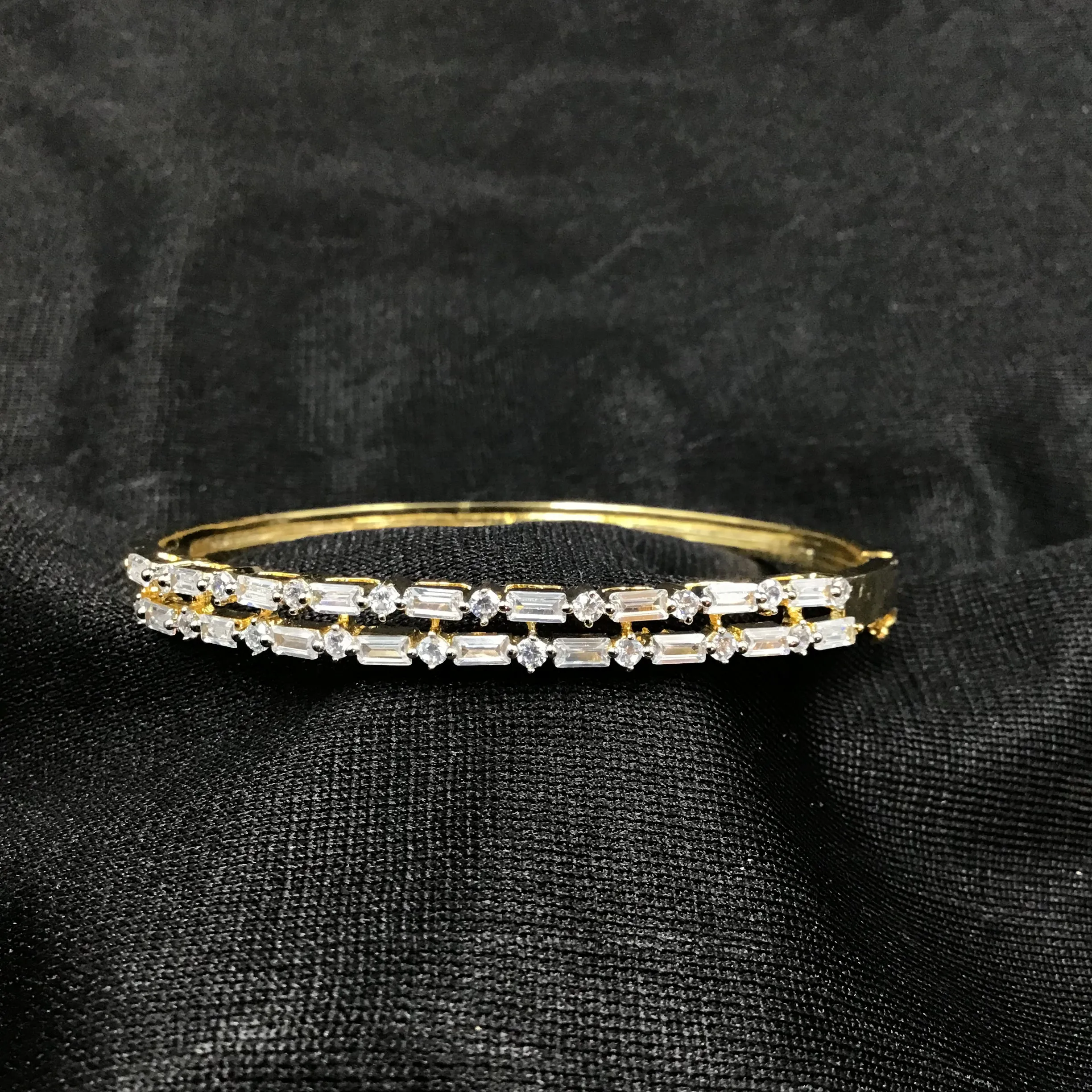 Openable Zircon/AD Bracelet 3230-11