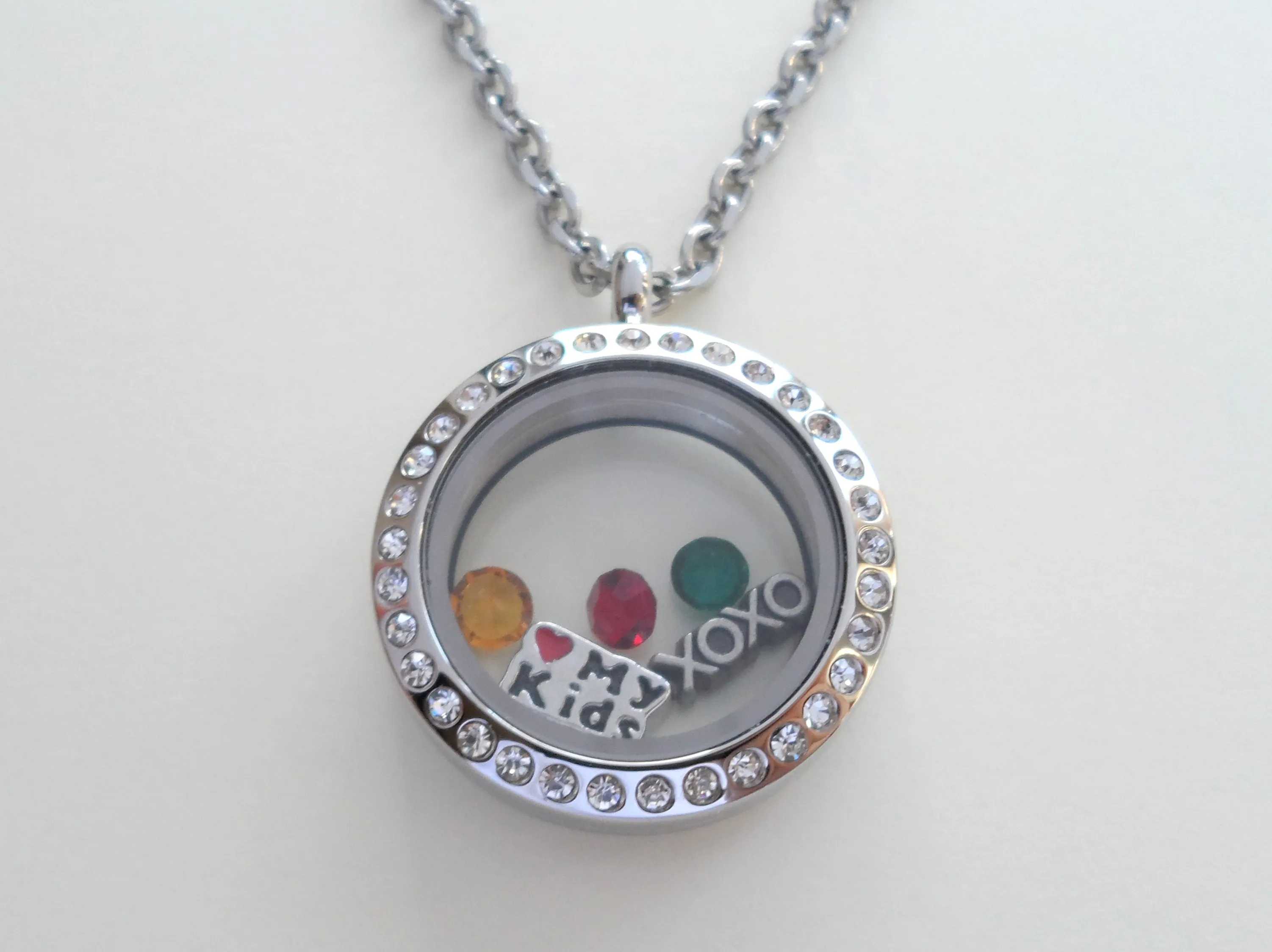 Personalized Medium Crystal Edge Circle Stainless Steel Floating Locket Necklace for Mother or Grandma - by Jewelry Everyday