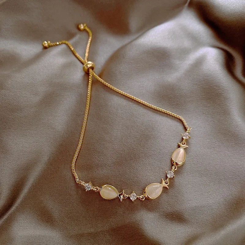 Wholesale Cat's eye stone fish bracelet fashion bracelet net celebrity simple fashion design sense hand jewelry