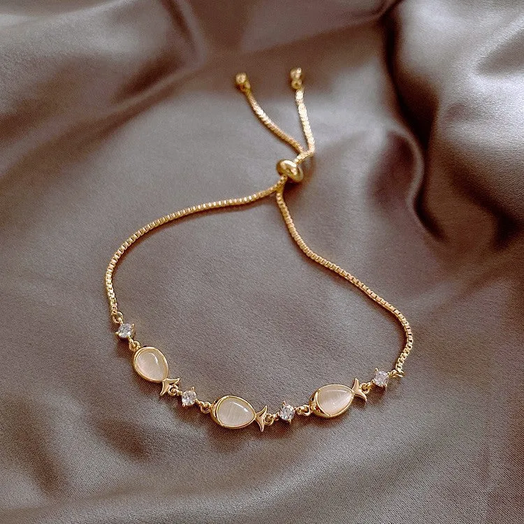 Wholesale Cat's eye stone fish bracelet fashion bracelet net celebrity simple fashion design sense hand jewelry